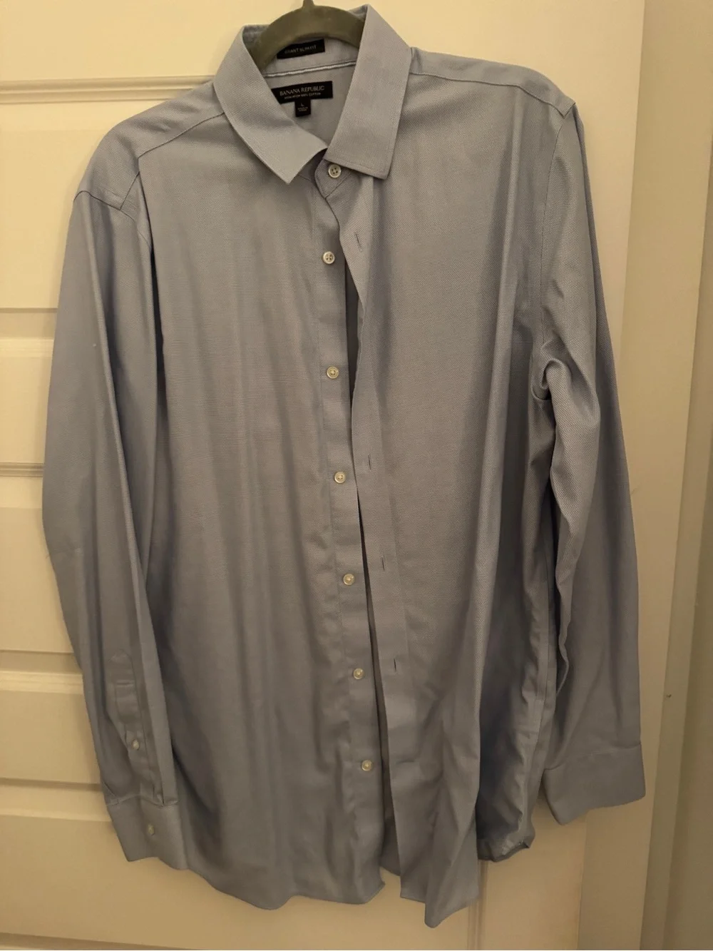 Banana Republic Men's Light Blue Button-Up Dress Shirt